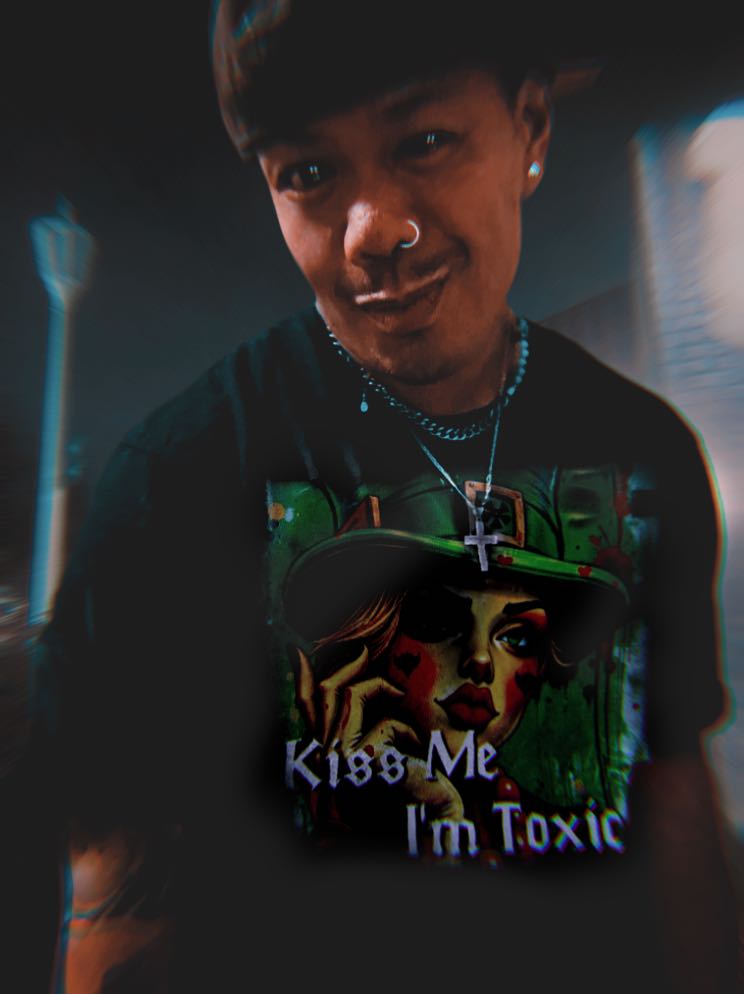 "Kiss Me I'm Toxic" Graphic Unisex Heavy Cotton Tee